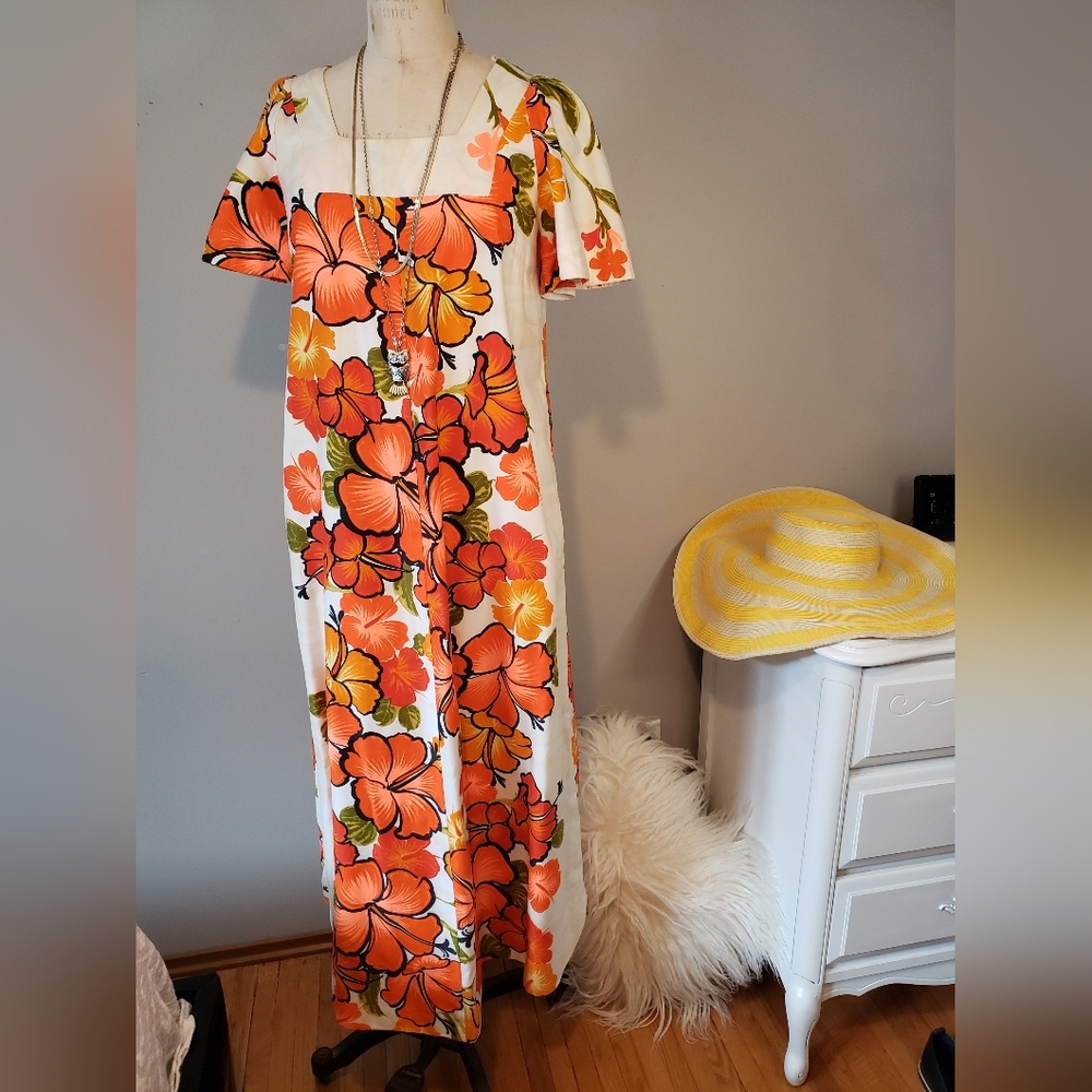 - Sears vintage Hawaiian dress